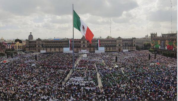 El Zócalo se desborda: miles de personas se congregan para el mensaje final de Sheinbaum